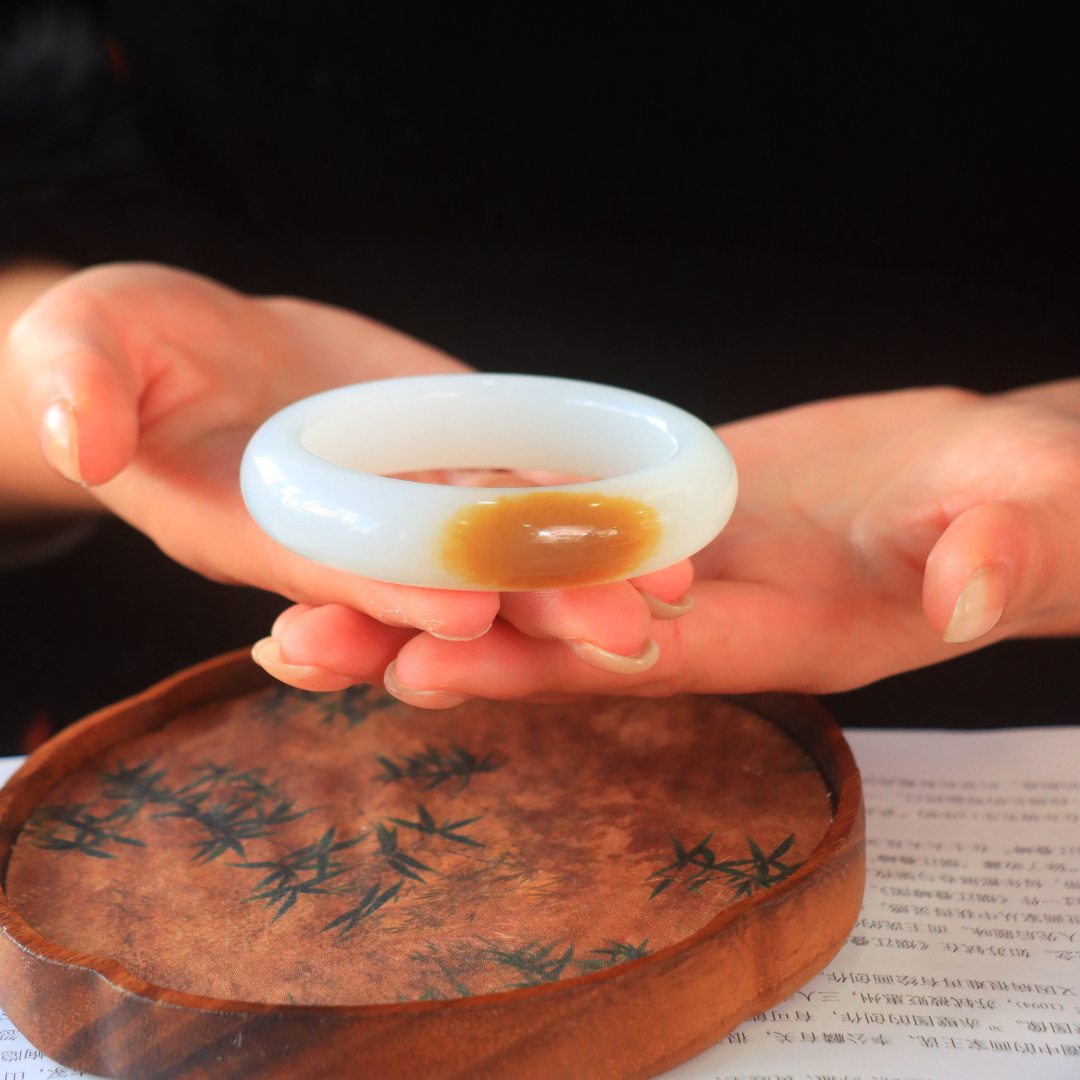 新疆和田糖白双色玉镯手镯平安镯