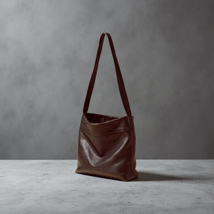 裘&&真头层植鞣牛皮腋下休闲包女复古简约百搭单肩大容量通勤包