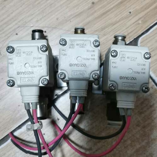 可维修SMC VX210AAXB ，，电磁阀包好成色如图。