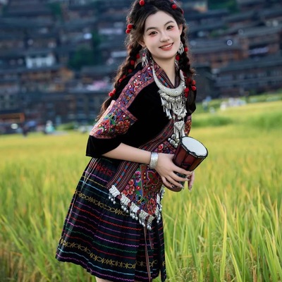 黑色迎宾刺绣女士苗族服装优爱依