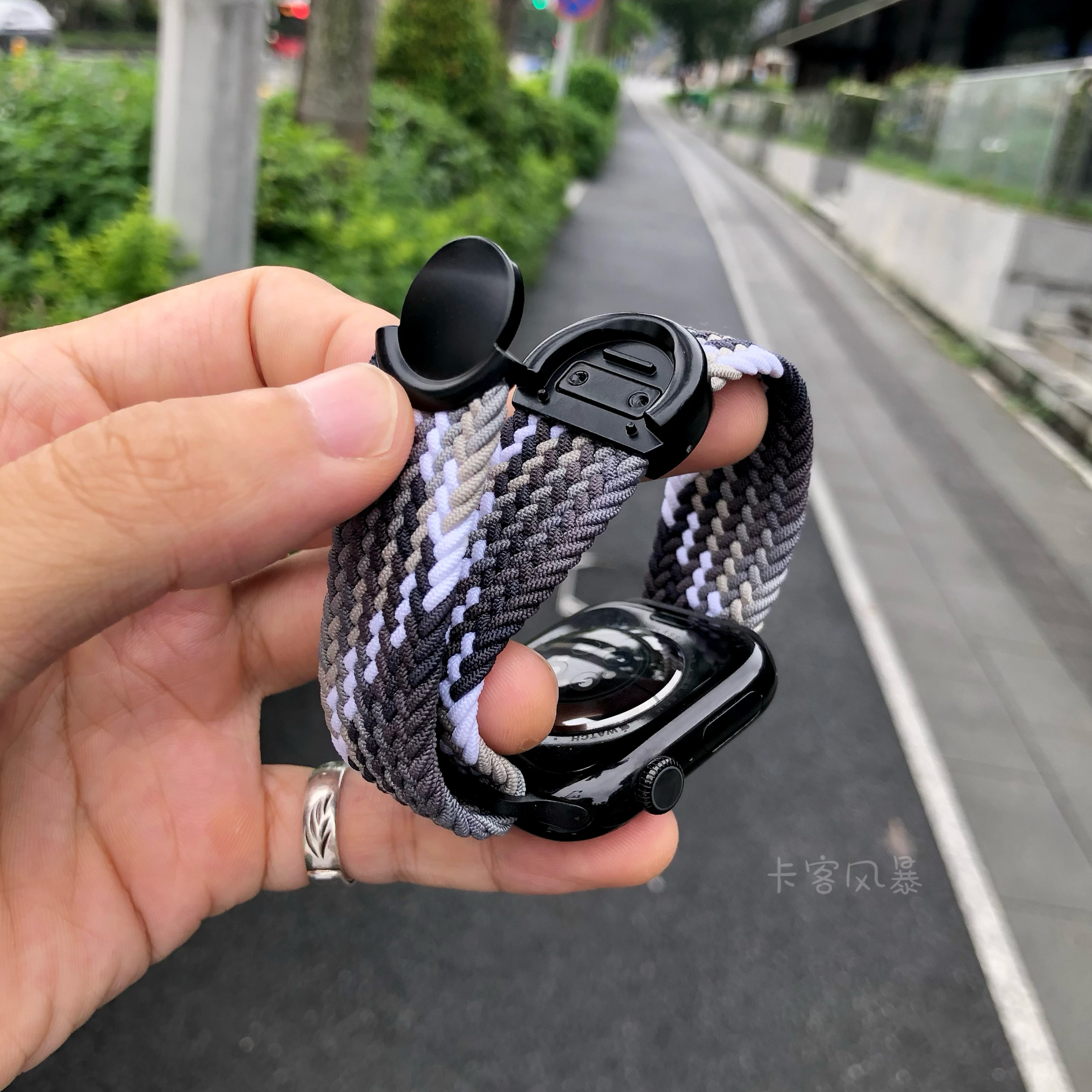 适用苹果applewatchs11手表带尼龙编织圆形磁吸扣iwatch9表带s11编织尼龙Ultra3圆磁吸s9腕带s10透气运动腕带