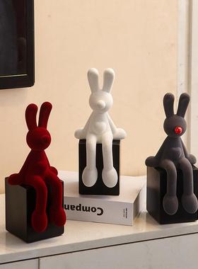 现代简约家居客厅桌面电视柜酒柜装饰陶瓷爱心吹泡泡兔子吊脚摆件