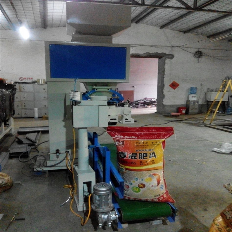 供应 东北果仁自动灌装颗粒包装机 编织袋 麻袋封口称重包装机