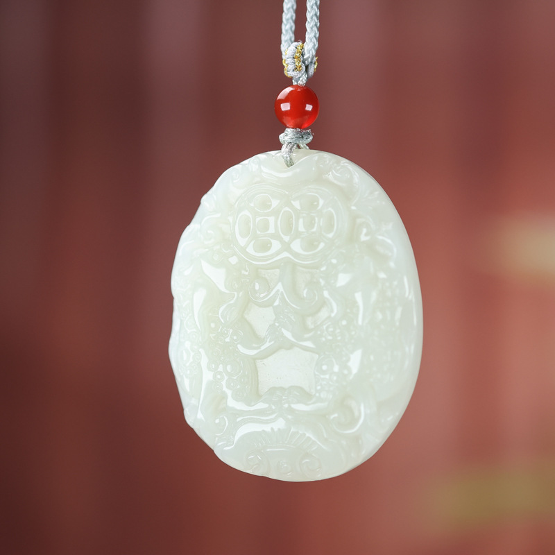 新疆和田玉金蟾吊坠精雕挂件