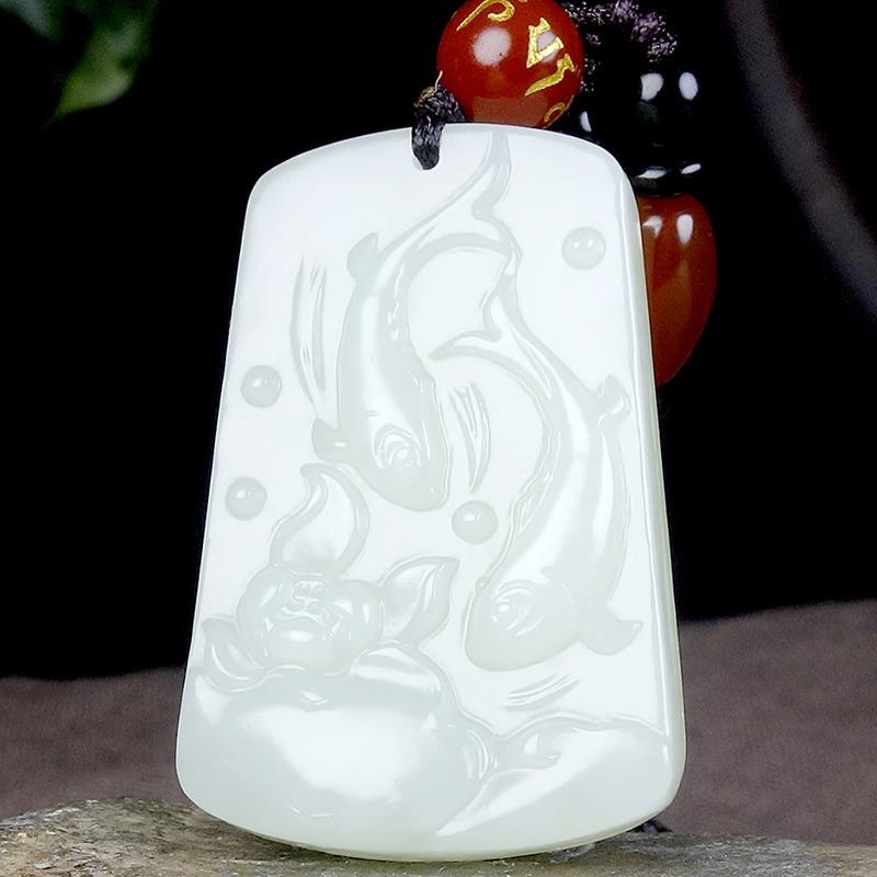 和田玉连年有余精雕吊坠