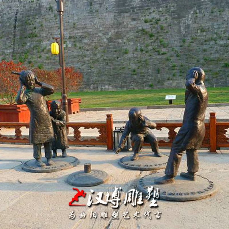 玻璃钢仿铜放鞭炮人物雕塑铸铜童趣主题小孩放炮雕塑铜雕人物定制