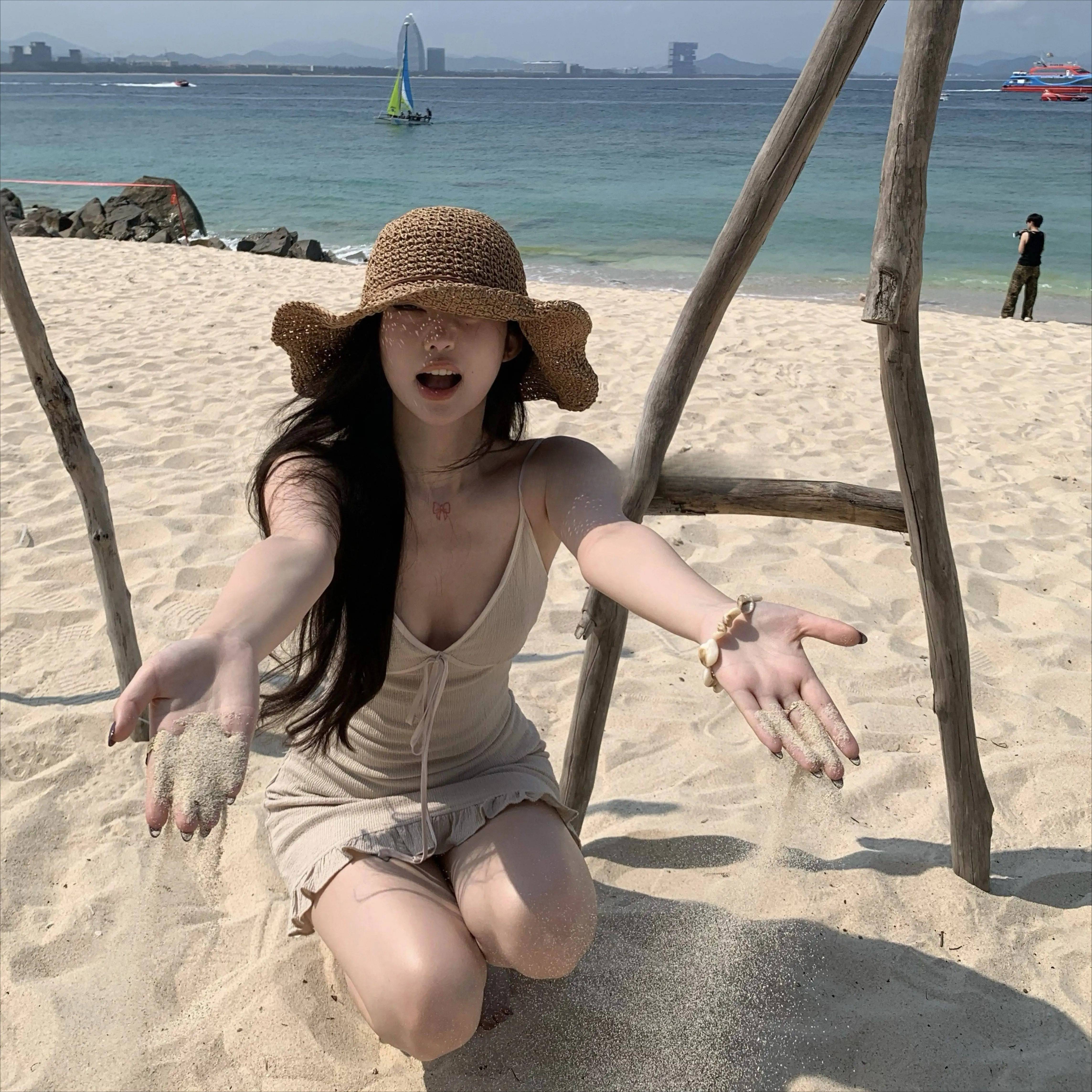 手工编织沙滩草帽海边度假夏季三亚日系文艺可折叠镂空大帽檐盆帽