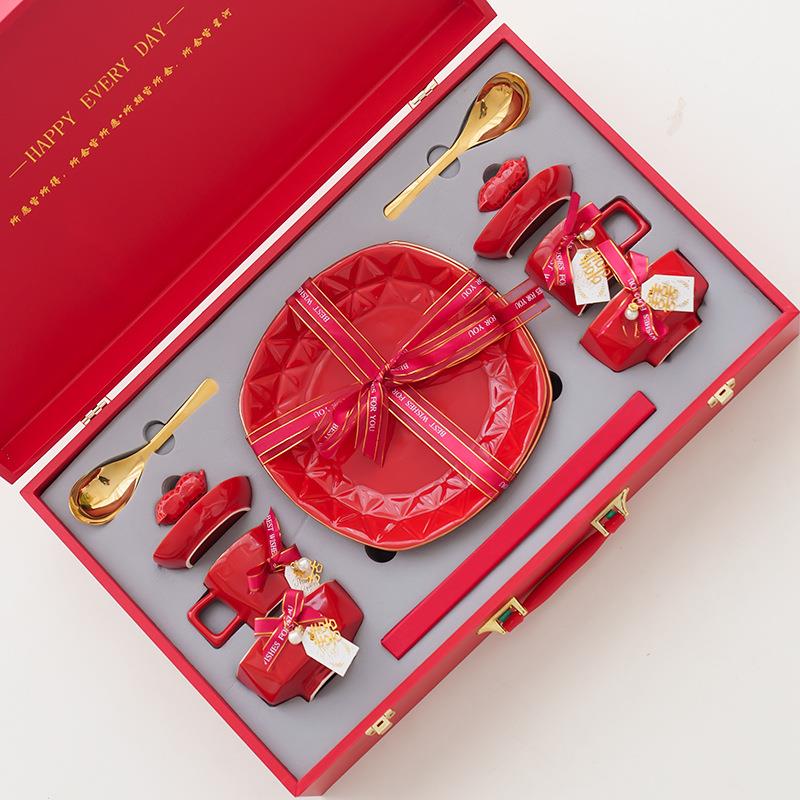 纪恋订婚结婚红色碗碟餐具套装送新人乔迁家用盘子碗筷组合装礼品