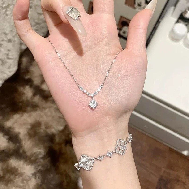 闪耀星河水滴之泪项链女图片