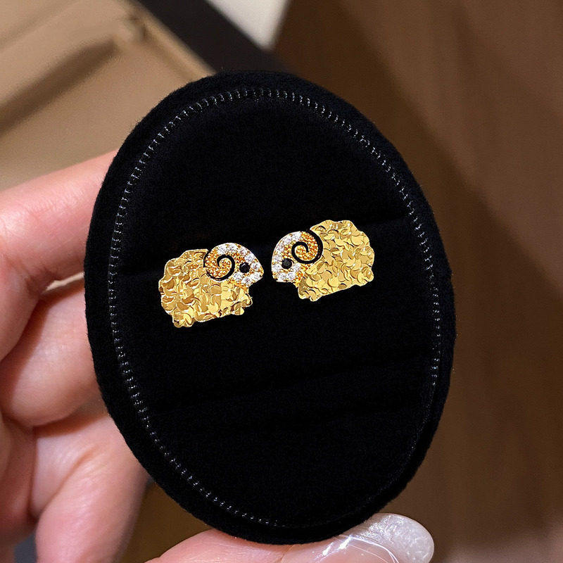 本命年碎冰冰小羊耳钉