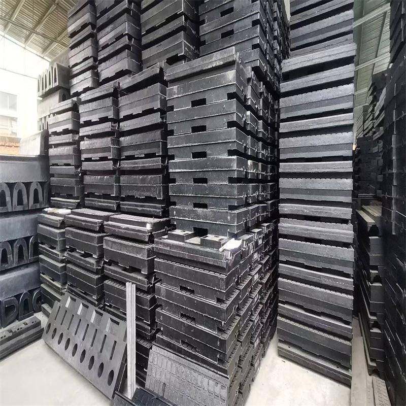 出售各种型号道口板安装简单铺设方便外形美观橡胶道口板