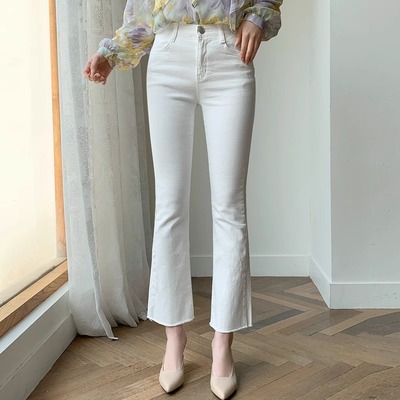 高腰弹力白色微喇叭八九分牛仔裤
