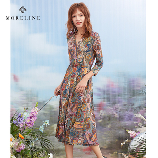 沐兰商场同款法式轻奢腰果花连衣裙2025年春V领A字裙中长款