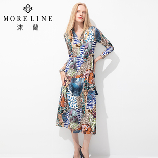 MORELINE商场同款别致豹纹印花连衣裙冬装个性V领修身中长裙