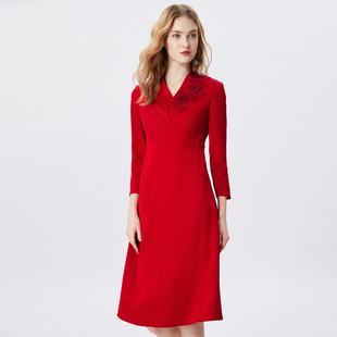 MORELINE商场同款法式优雅贴片花连衣裙秋装收褶修身V领裙子