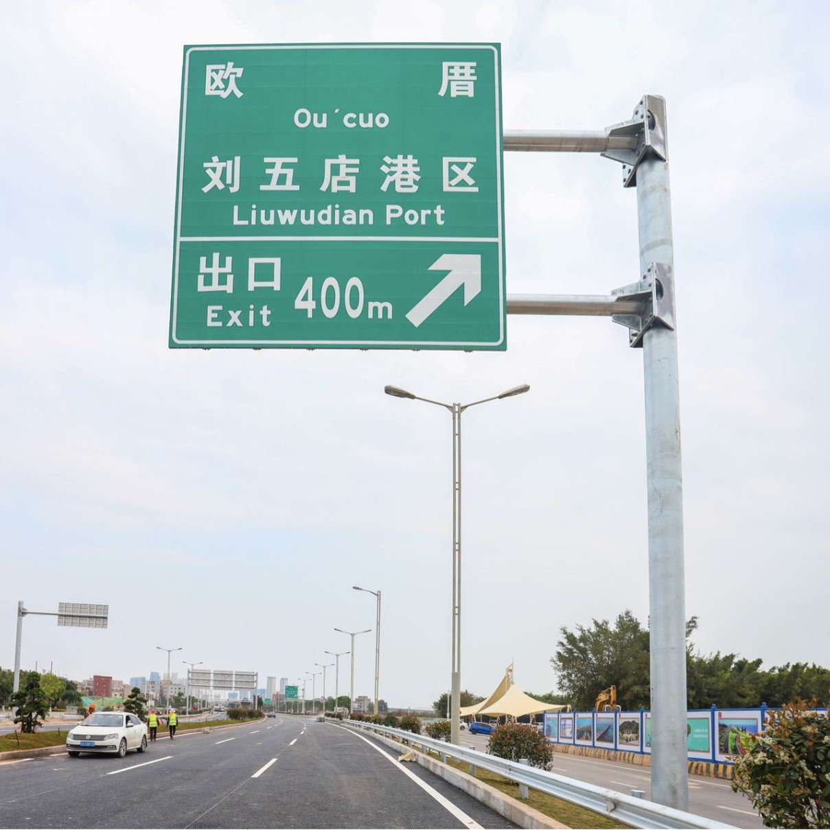 道路交通标志牌杆悬臂式F型单柱式杆高速公路交通标志杆立柱双悬