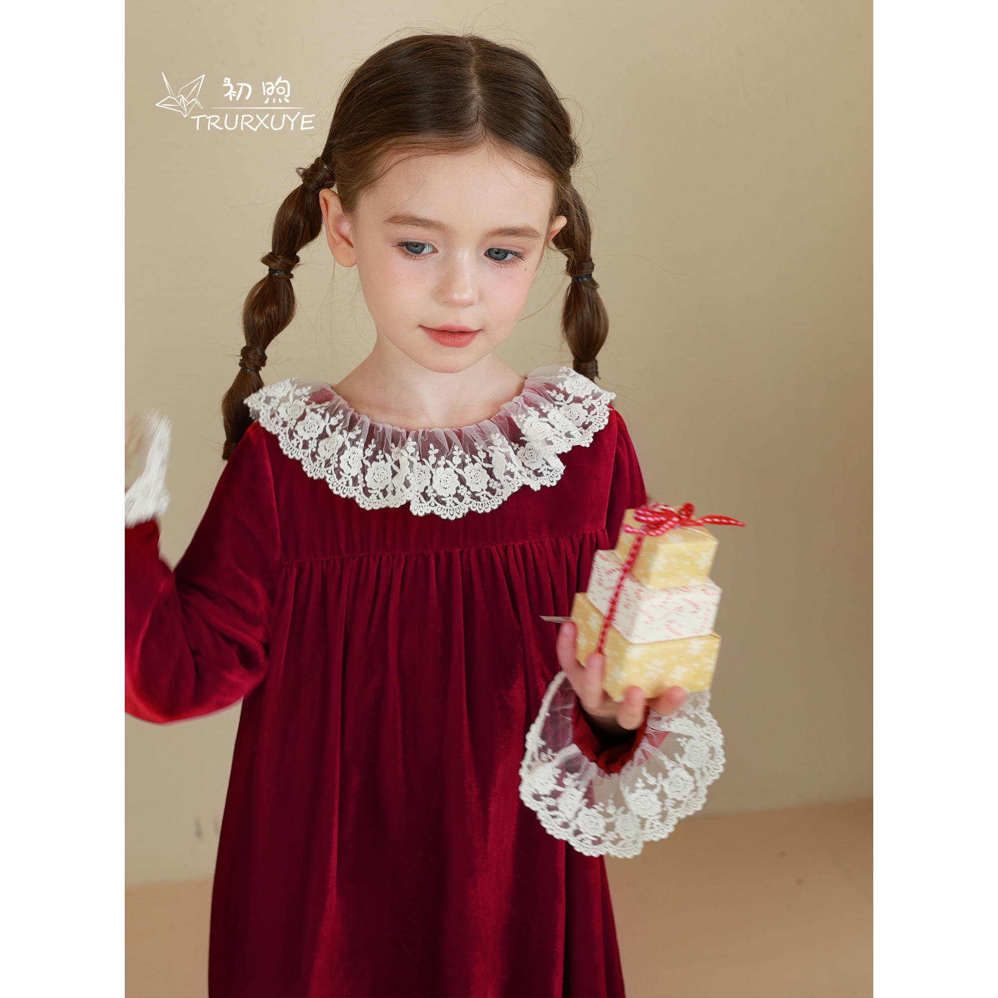 新年蕾丝花边生日公主裙