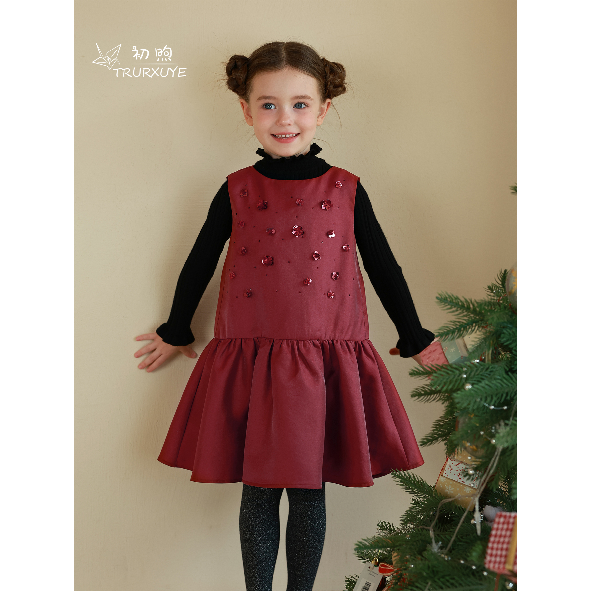 秋冬新款刺绣花瓣连衣裙