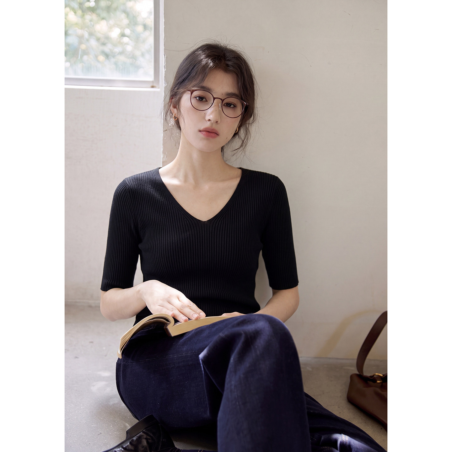 法式极简V领五分袖针织衫女夏季黑色修身冰丝薄款打底衫气质上衣