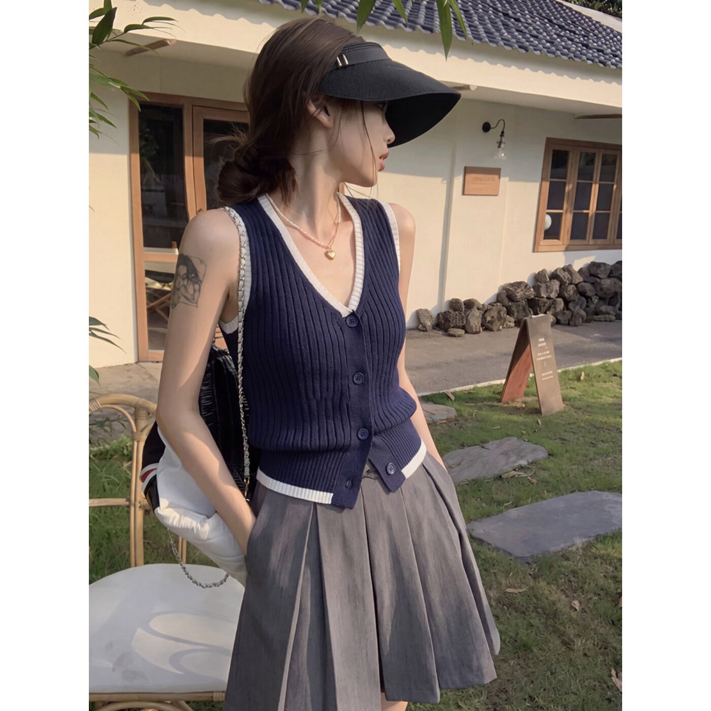 高级感V领针织马甲背心女夏季学院风藏青色外穿收腰显瘦无袖上衣