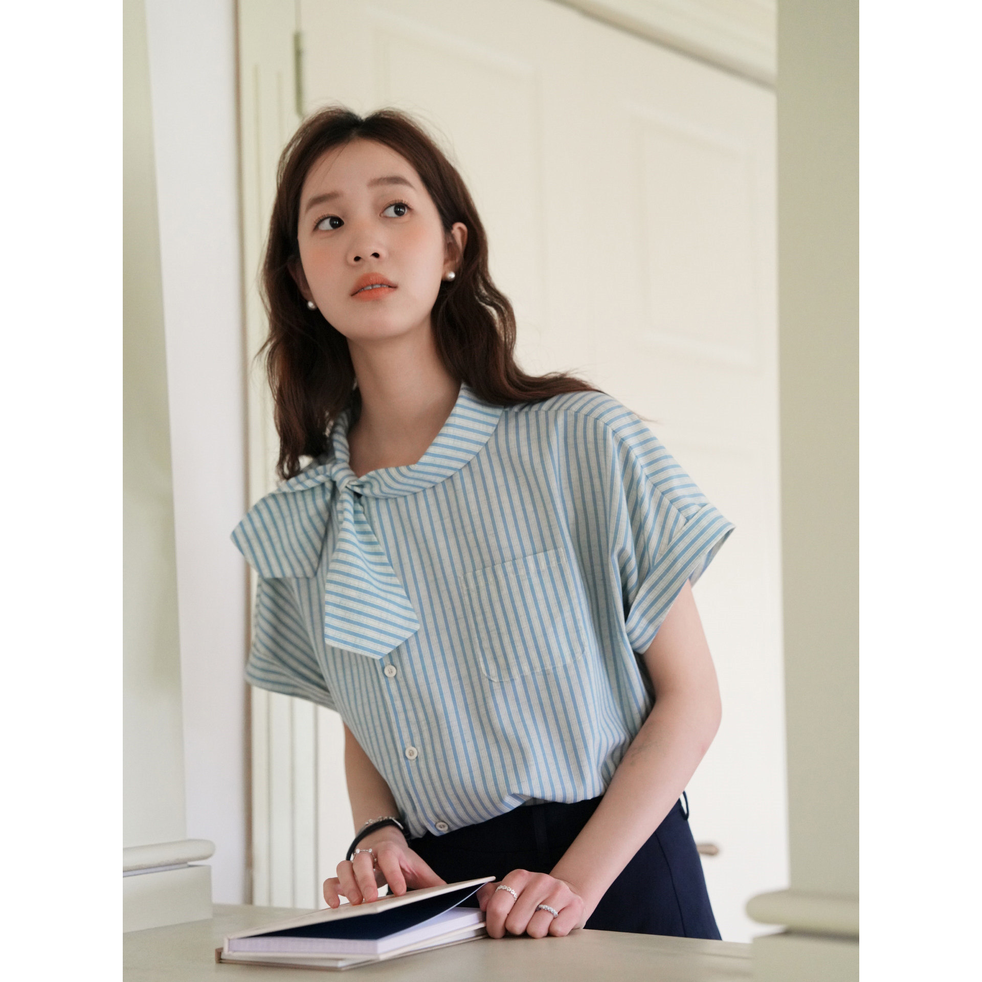 法式优雅海盐蓝条不对称领结衬衫女夏季复古文艺显瘦气质短袖上衣