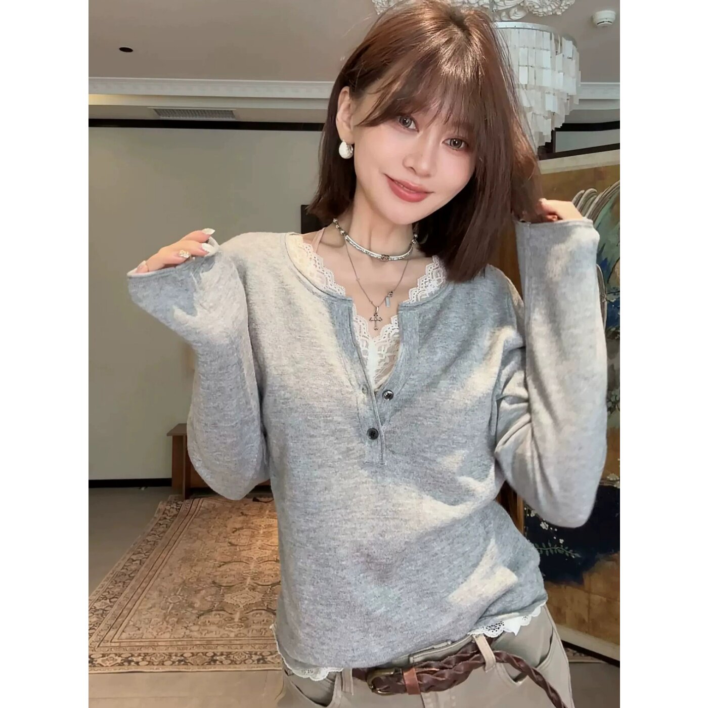 法式蕾丝拼接设计V领针织衫女秋冬宽松显瘦气质长袖内搭打底上衣