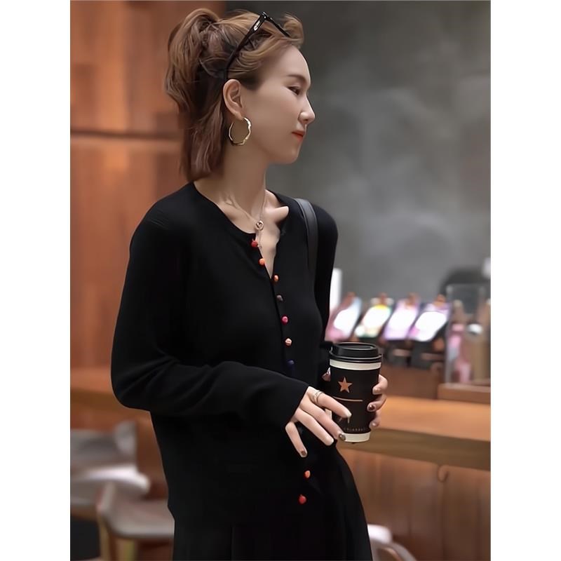 气质复古彩色盘扣圆领超细羊毛针织开衫女秋季新款弹力修身小外搭