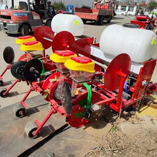 两行玉米膜上点播机花生播种施肥覆膜机两垄四行土豆播种覆膜机