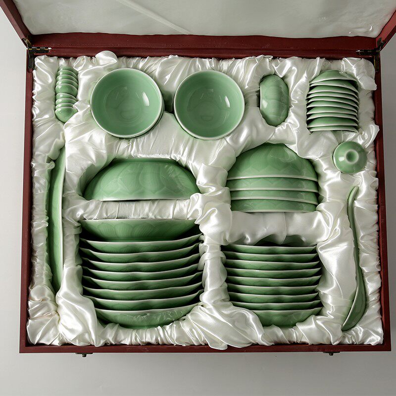 青瓷餐具瓷器套装中式莲花碗盘圆盘家用陶瓷碗碟子深盘汤盘子组合