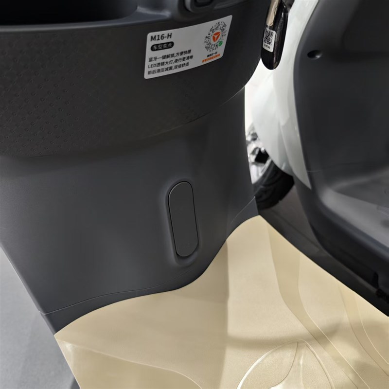 雅迪M16-H脚垫电动车脚踏垫橡胶防水脚踩垫座套