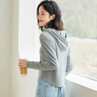 连帽打底衫女春秋2025新款内搭修身长袖上衣短款外穿薄款白色卫衣