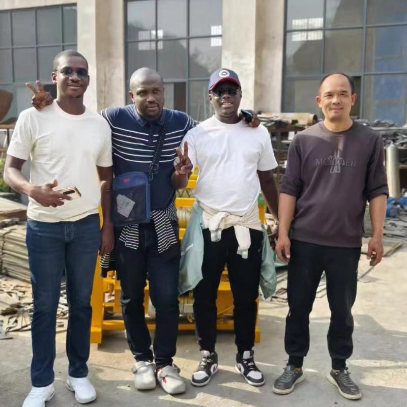 出口巴西水泥制砖设备多功能免烧制砖机彩色砖空心砖液压制砖机