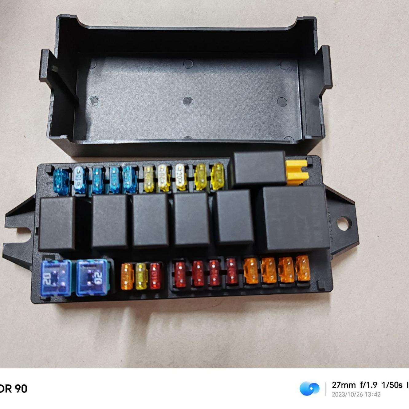 房车继电器保险盒汽车货车船艇多路保险丝盒座改装车用保险座总成