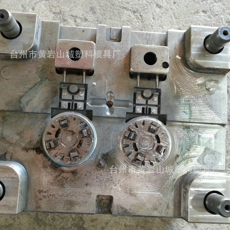 厂家供应塑胶模具制造 保鲜盒模具制造 模具制造设计