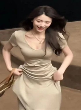 法式纯欲风v领气质连衣裙子女夏季2024新款修身显瘦收腰黑色长裙