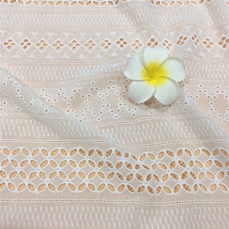 棉布镂空绣花面料 双边定位花边 桌布女装童装连衣裙服装刺绣布料