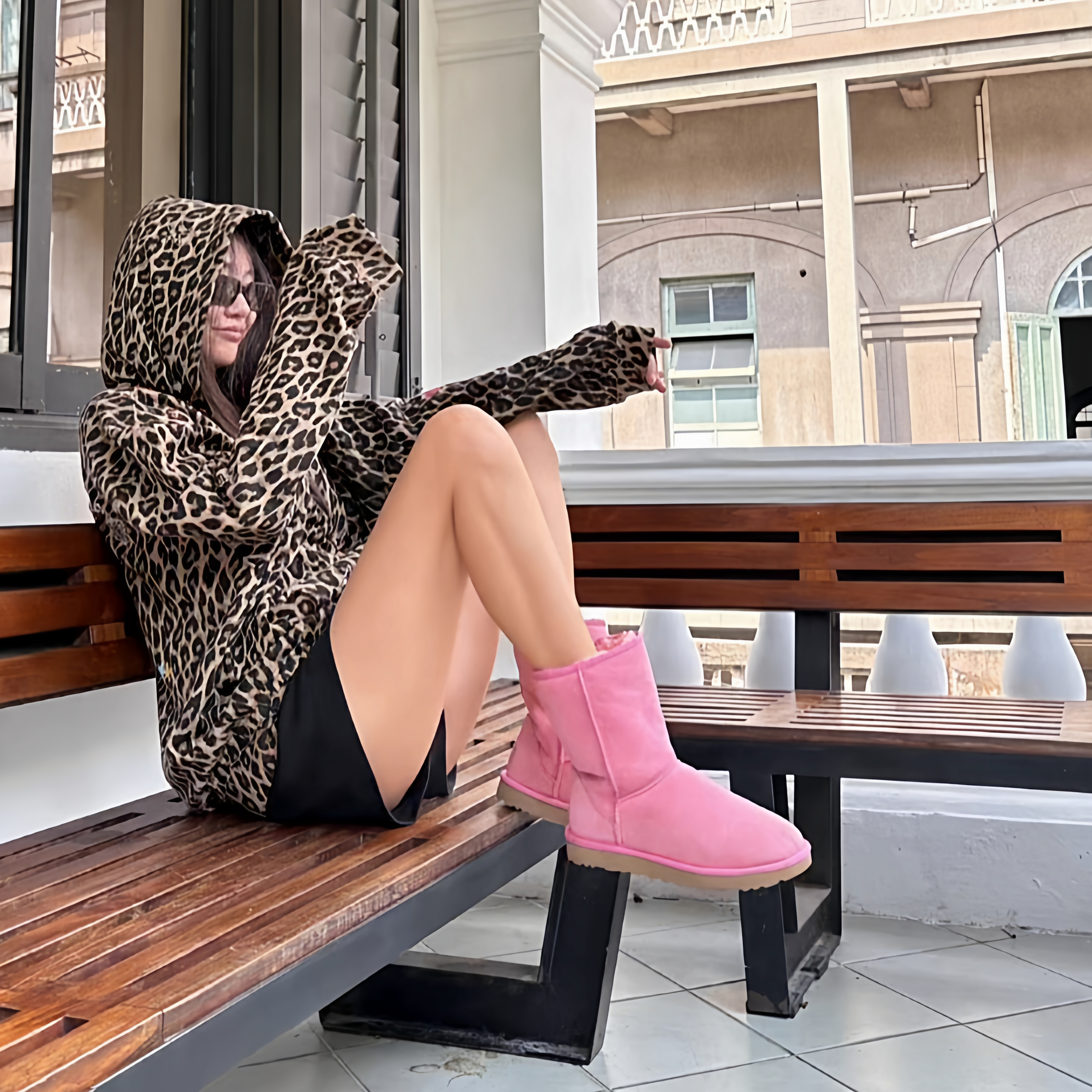 2025冬翻边雪地靴女中筒加绒棉鞋