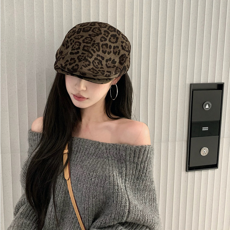 鸭舌帽豹纹素颜甜辣风