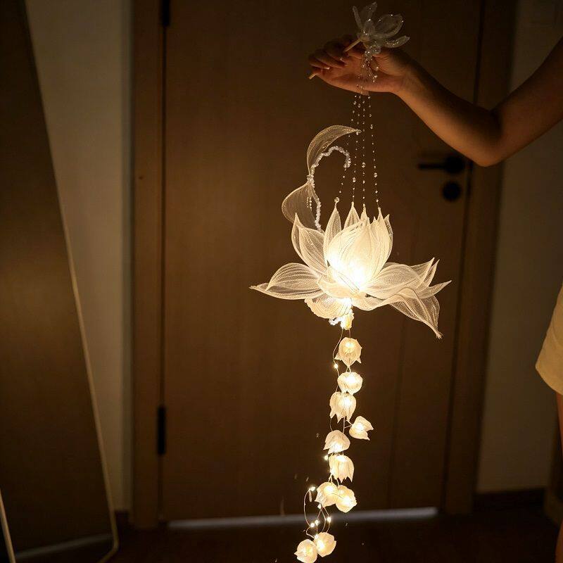 古风汉服手提莲花灯笼中秋拍摄