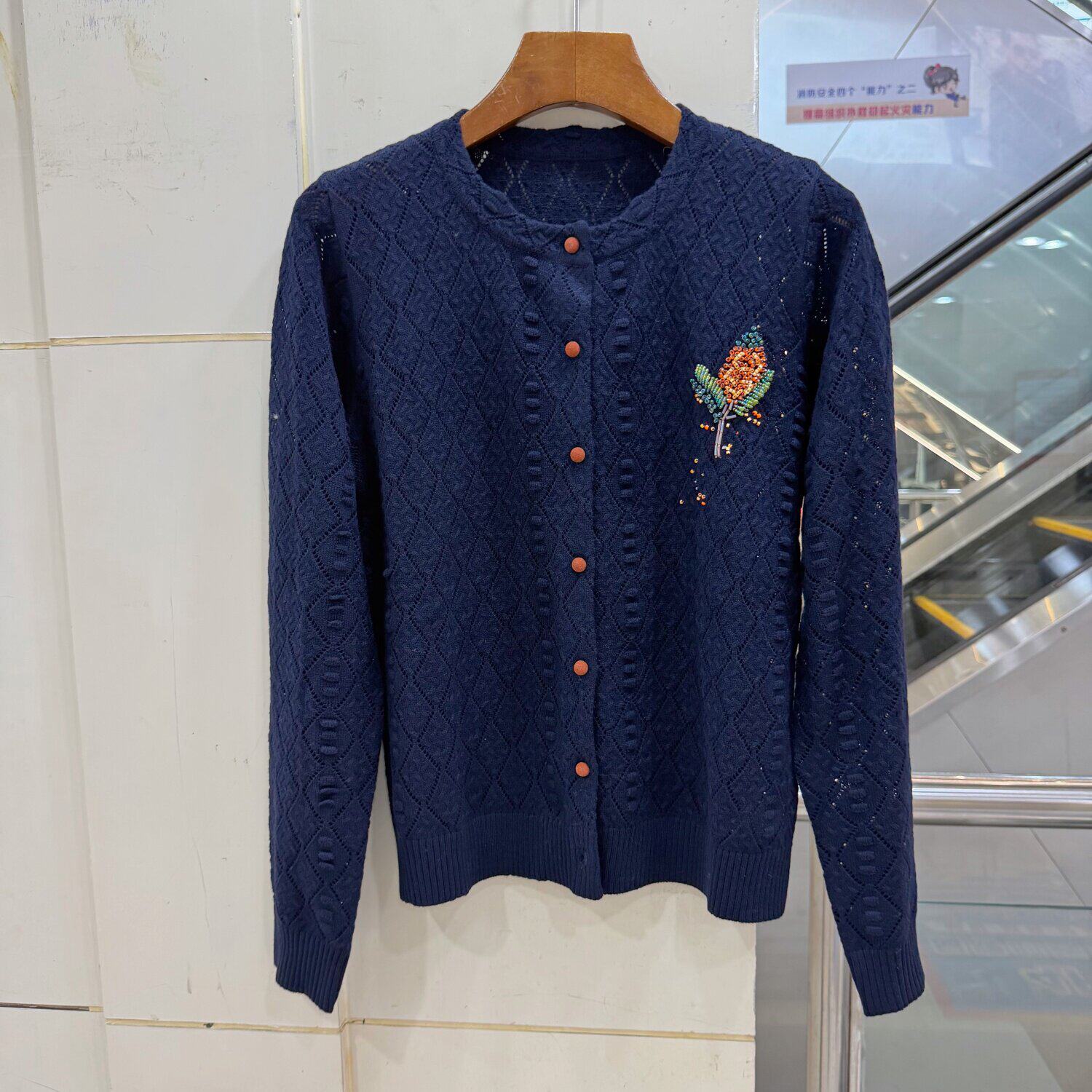 MILAN 690120 重工串珠刺绣花镂空菱形花单排扣丝绒羊毛针织开衫