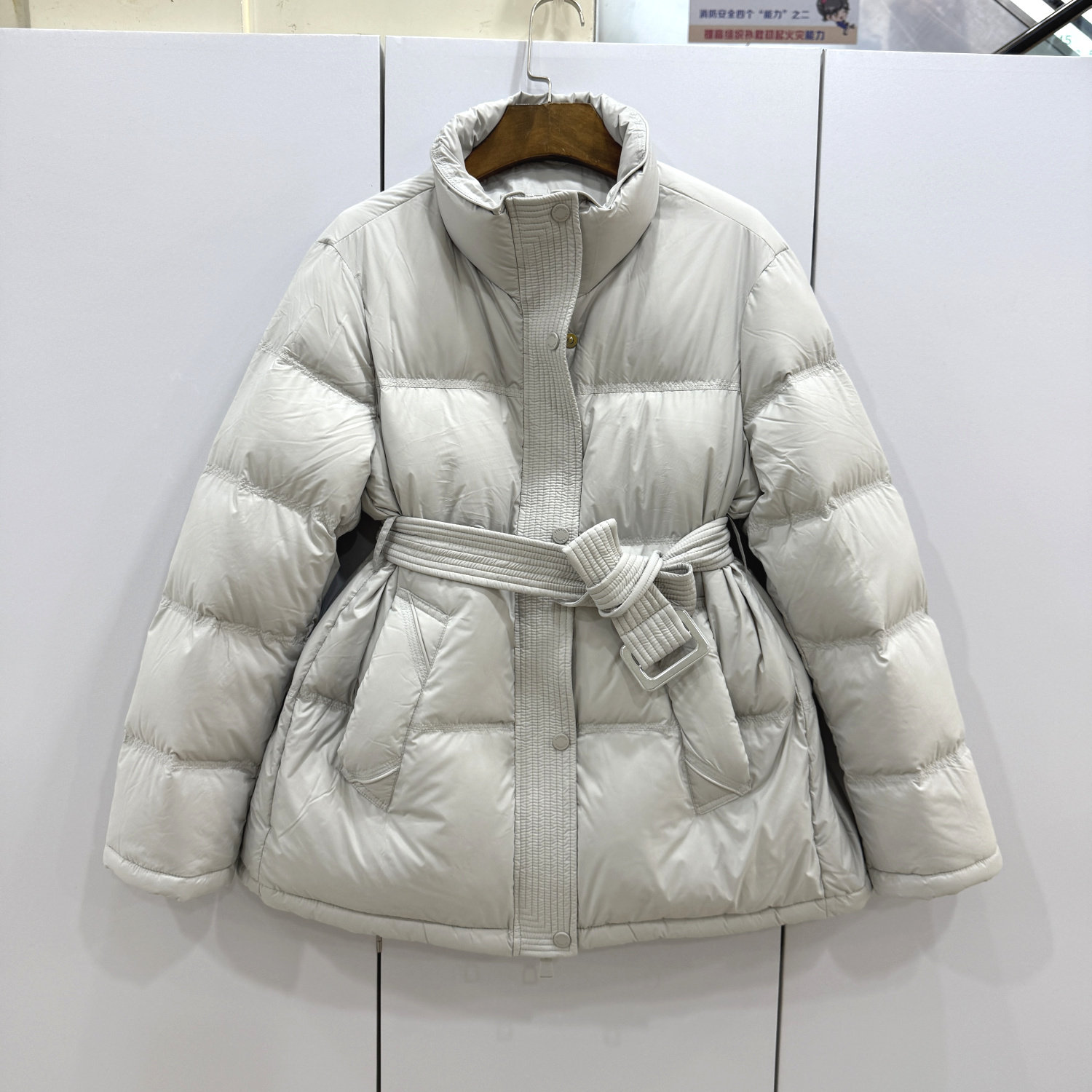 2N8550欧洲站2025冬时尚系带收腰立领云朵泡芙舒适小个中长羽绒服