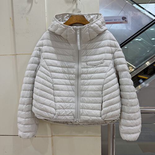2N6806轻薄连帽羽绒服女短款90鸭绒龟背排骨百搭减龄保暖外套秋冬