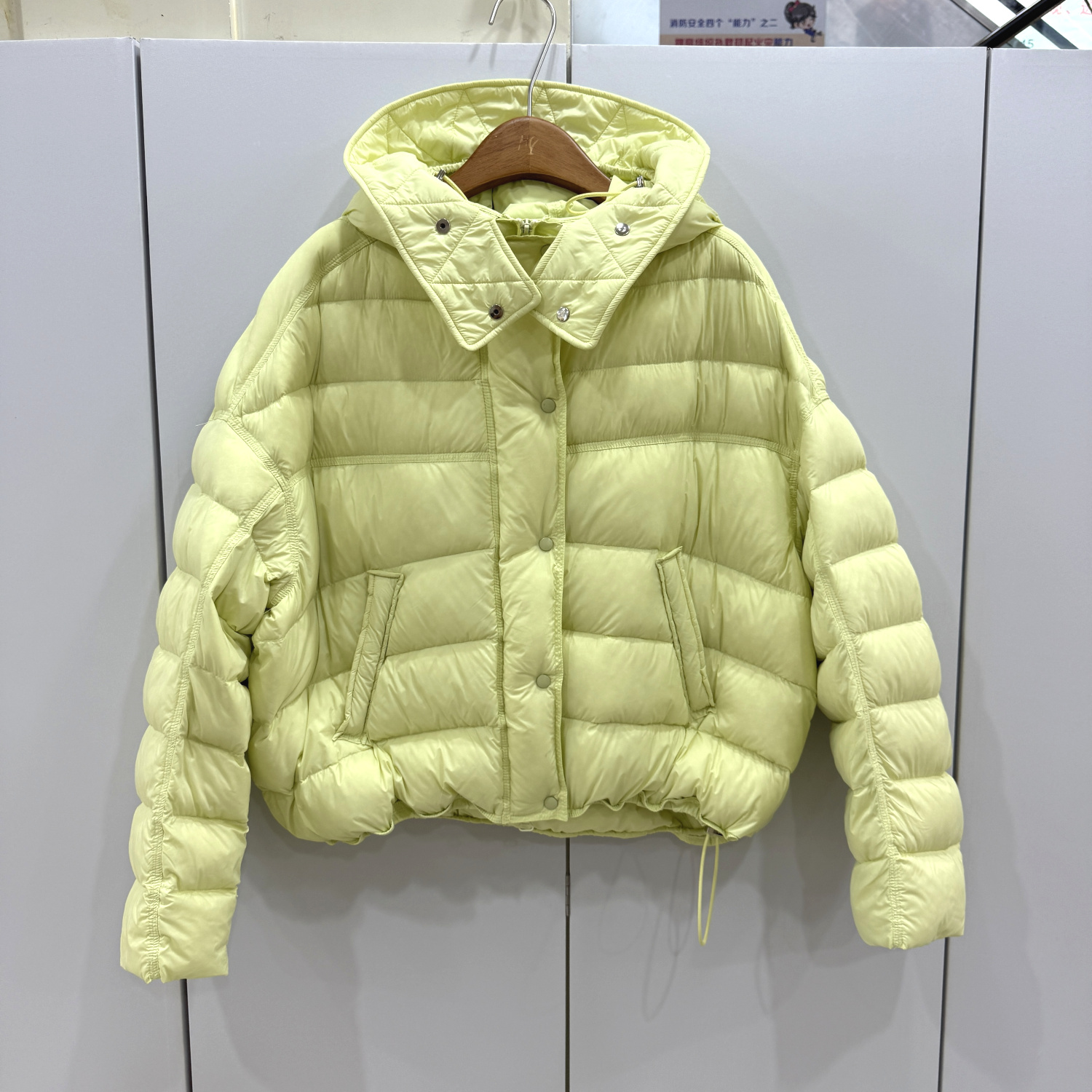 88015欧洲站2025冬款时尚百搭连帽宽松显瘦短款排骨白鸭绒羽绒服