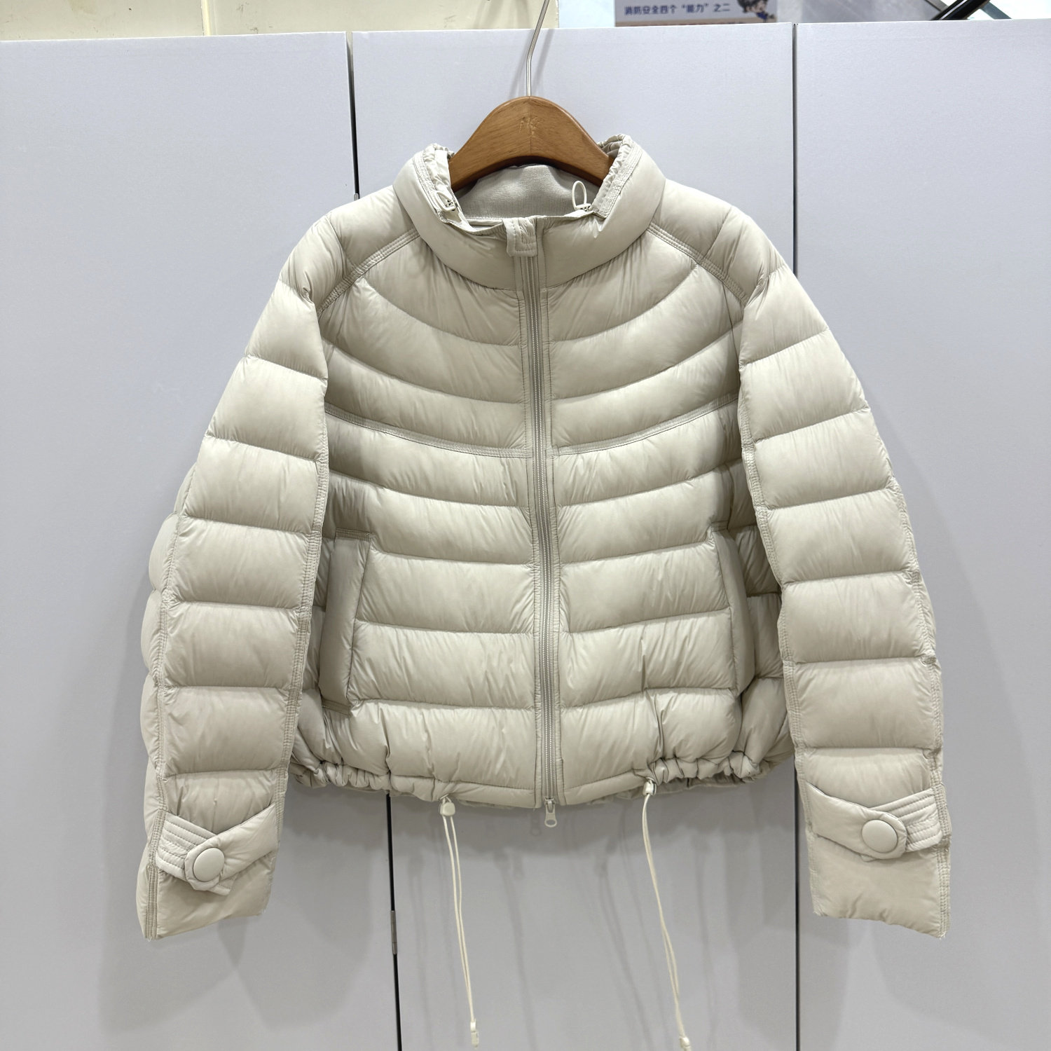 PY25018欧洲站2025冬时尚立领下摆抽绳双拉链排骨横条泡芙羽绒服