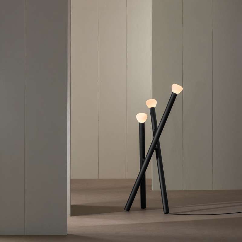 北欧简约设计师灯具客厅沙发创意样板房别墅卧室民宿手电筒落地灯