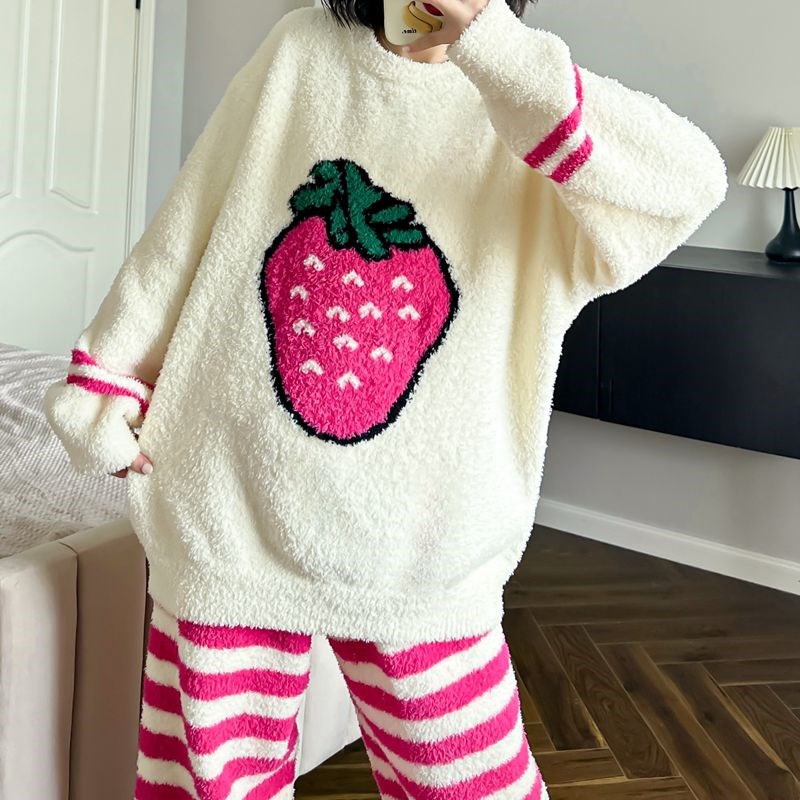 2024年新款半边绒睡衣冬季女珊瑚绒甜美草莓加厚可外穿家居服套装