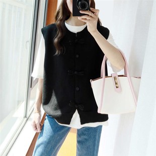 大码针织马甲背心女胖mm春秋小众国风短款盘扣红色显瘦外穿叠穿