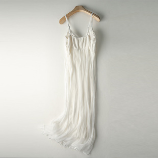 白色真丝吊带连衣裙V领显瘦气质度假沙滩海边长裙性感小礼服仙女