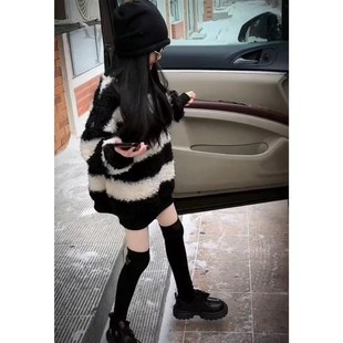 童装女童黑白条纹卫衣秋冬季加绒加厚中大童时髦洋气宽松毛毛衣潮