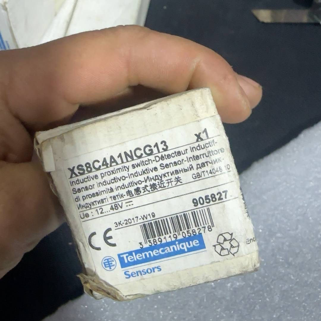议价正品XS8C4A1PCG13电感式接近开关 印度尼